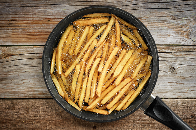 Fries in a pan